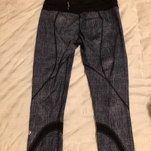 Lululemon leggings - size 6 - Picture 2 of 5